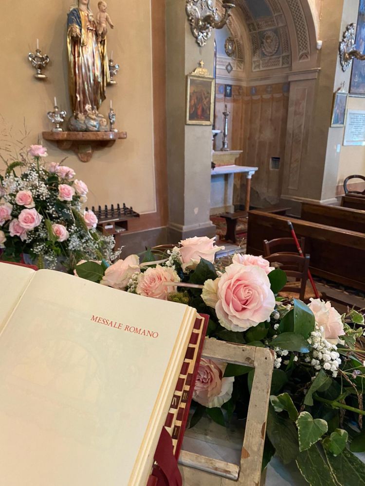 centro altare e composizione leggio